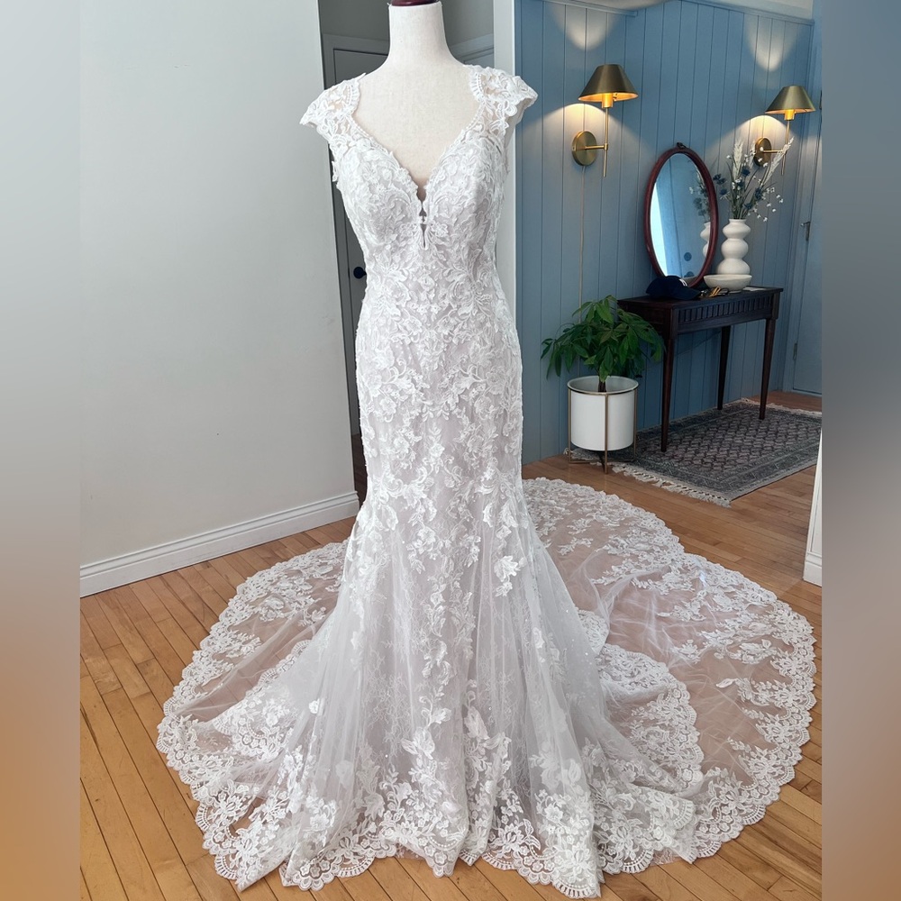 Martin Thornburg ‘Isidore’ bridal gown. Size 10. Brand new.